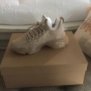 Steve Madden  maxima bling SZ 6